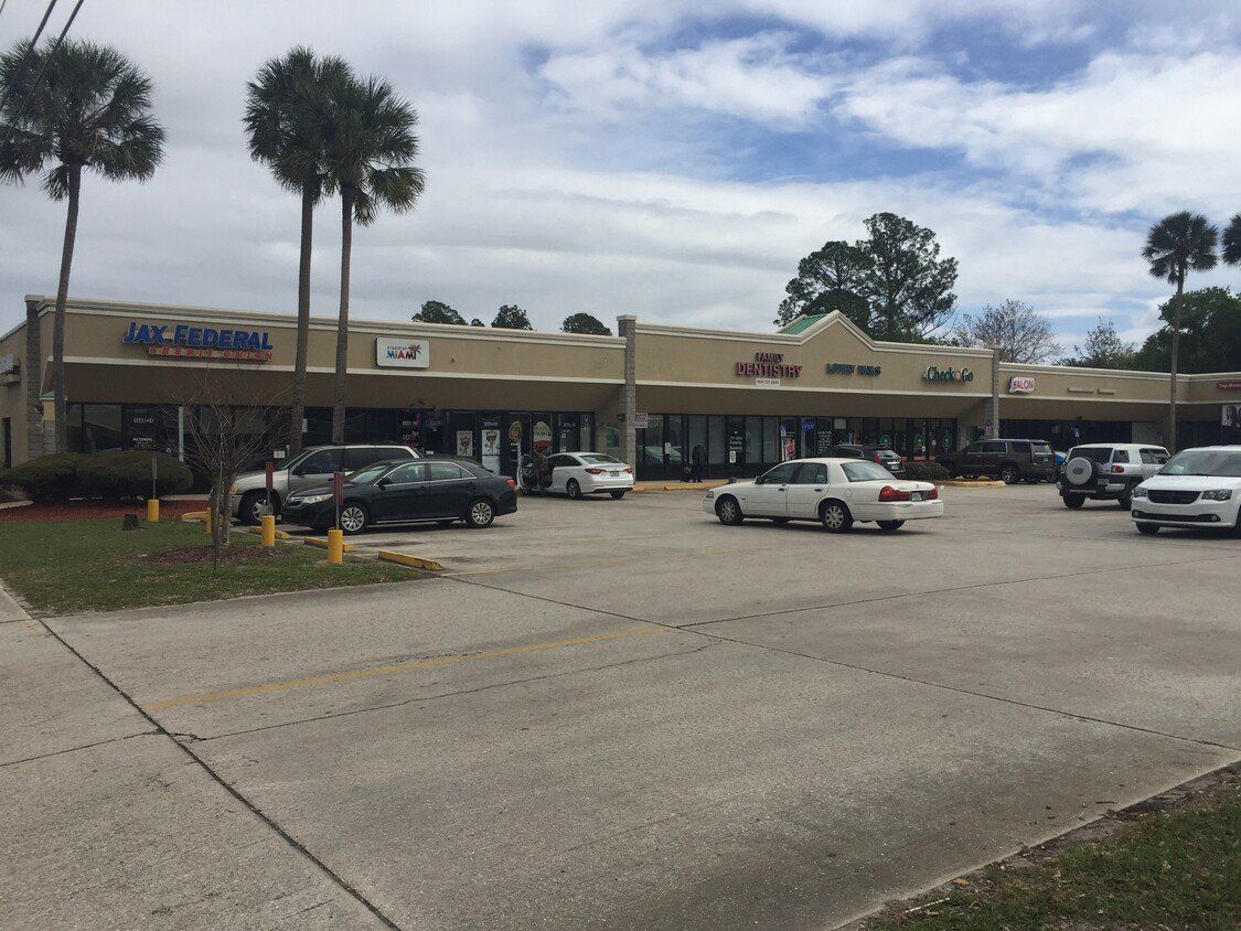 Retail/Medical Spaces For Lease: 1440 Dunn Ave, Jacksonville, FL 32218